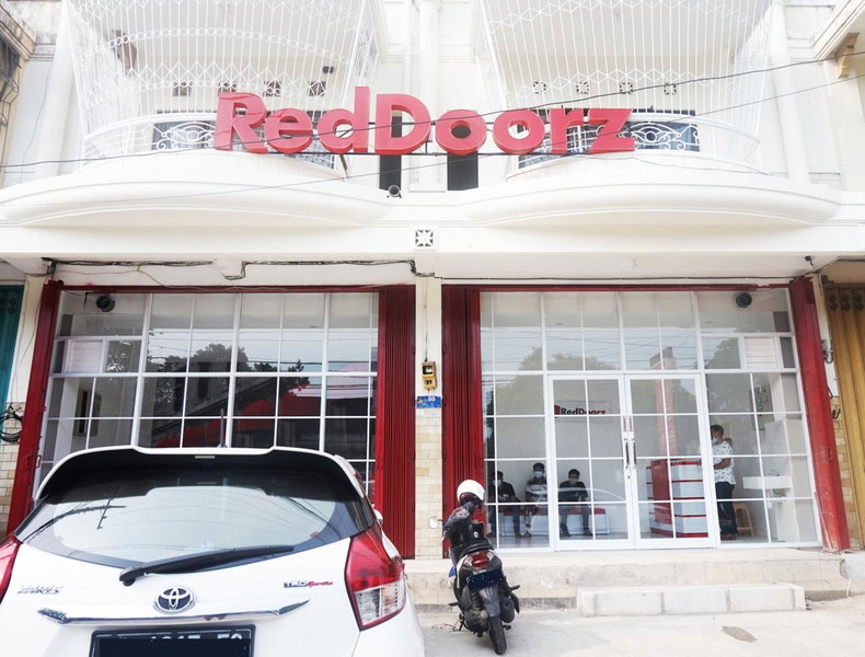 RedDoorz @ Jalan Tanjung Blitar, Blitar, Indonesia