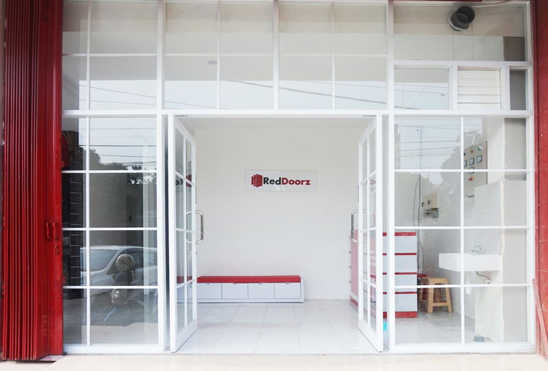 RedDoorz @ Jalan Tanjung Blitar, Blitar, Indonesia