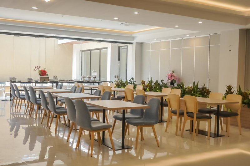 Front One King Hotel Tuban, Tuban, Indonesia