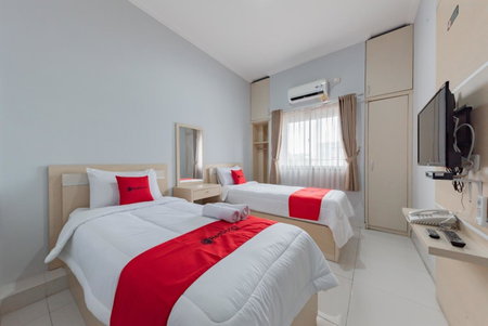 RedDoorz at Kandaga 80 near Stadium Arcamanik, Bandung, Indonesia