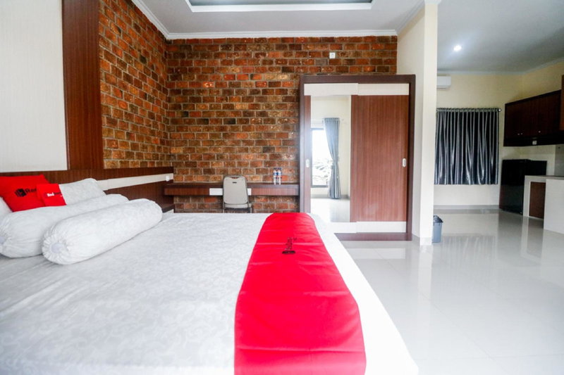 RedDoorz Plus near Kualanamu Airport Medan, Medan, Indonesia