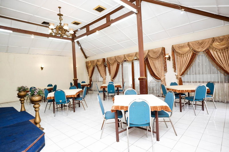 SUPER OYO Capital O 1644 Hotel Griya Kencana, Solo, Indonesia