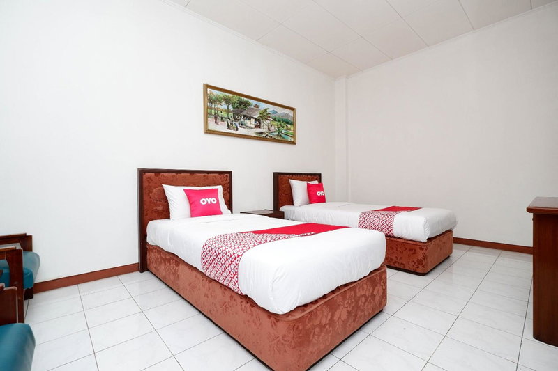 SUPER OYO Capital O 1644 Hotel Griya Kencana, Solo, Indonesia
