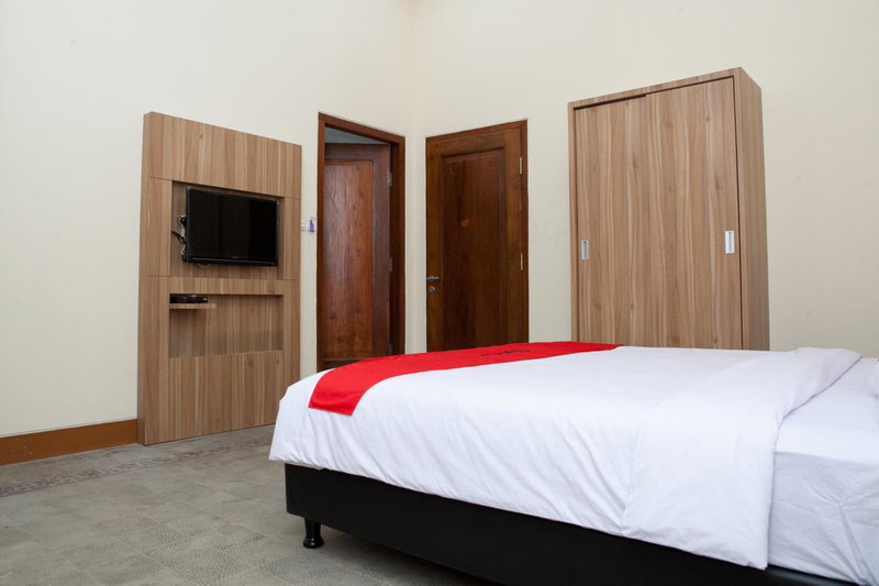 RedDoorz Plus near Pasundan University, Bandung, Indonesia