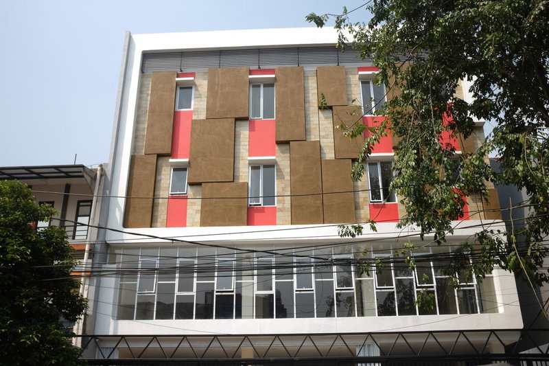 RedDoorz Plus near Mall Ciputra Jakarta, Jakarta, Indonesia