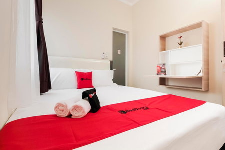 RedDoorz near Soekarno Hatta Airport, Tangerang, Indonesia