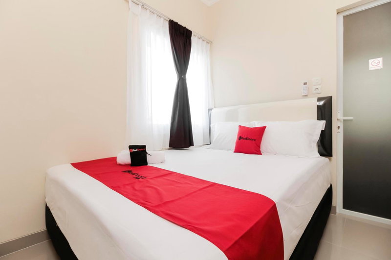 RedDoorz near Soekarno Hatta Airport, Tangerang, Indonesia