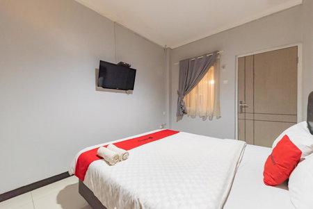 RedDoorz near Botani Square Mall, Bogor, Indonesia