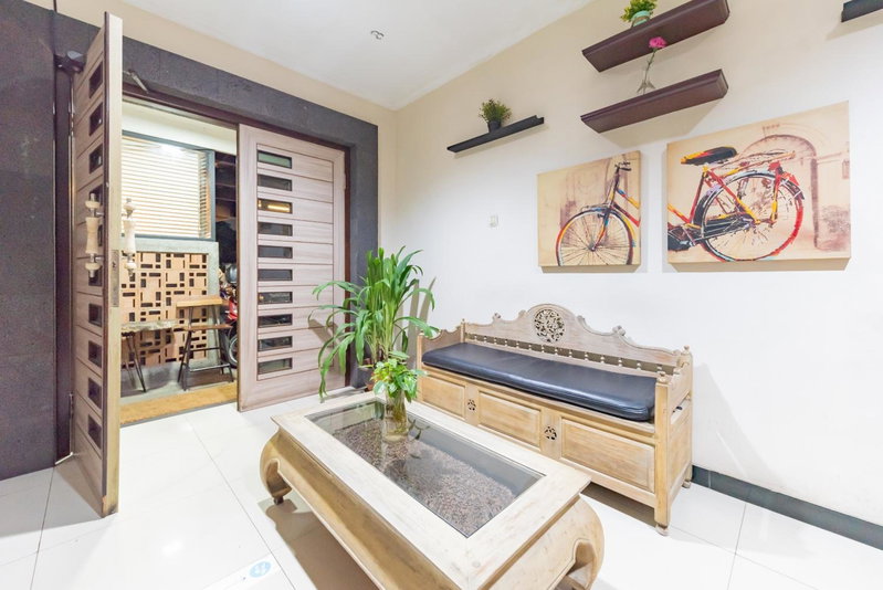 RedDoorz near Botani Square Mall, Bogor, Indonesia