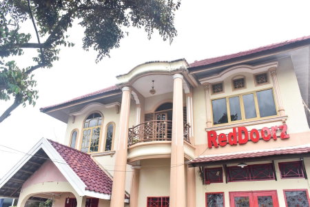 RedDoorz near Sultan Hasanuddin Airport 2 Makassar, Makassar, Indonesia