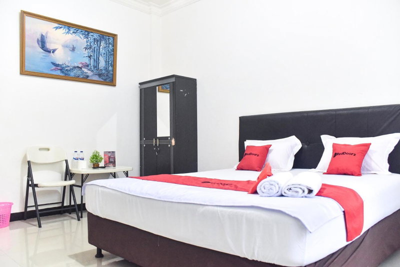RedDoorz near Sultan Hasanuddin Airport 2 Makassar, Makassar, Indonesia