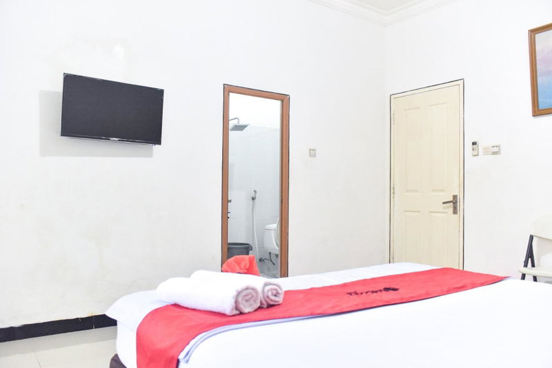 RedDoorz near Sultan Hasanuddin Airport 2 Makassar, Makassar, Indonesia