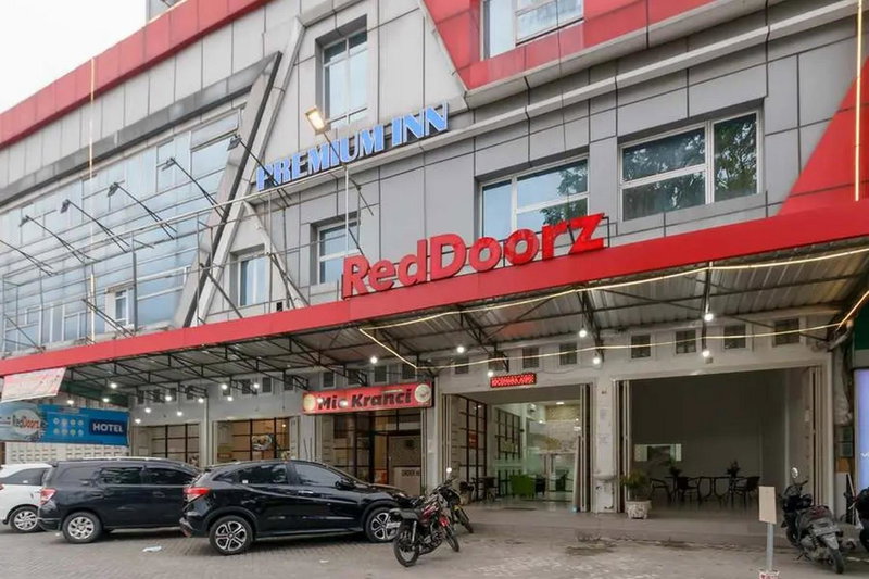 RedDoorz Plus @ Cemara Asri Medan, Pulauberayan Dadap, Indonesia