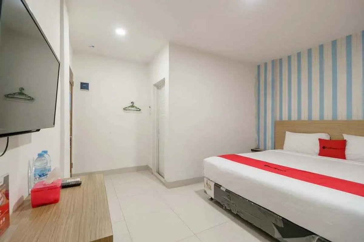 RedDoorz Plus @ Cemara Asri Medan, Indonesia