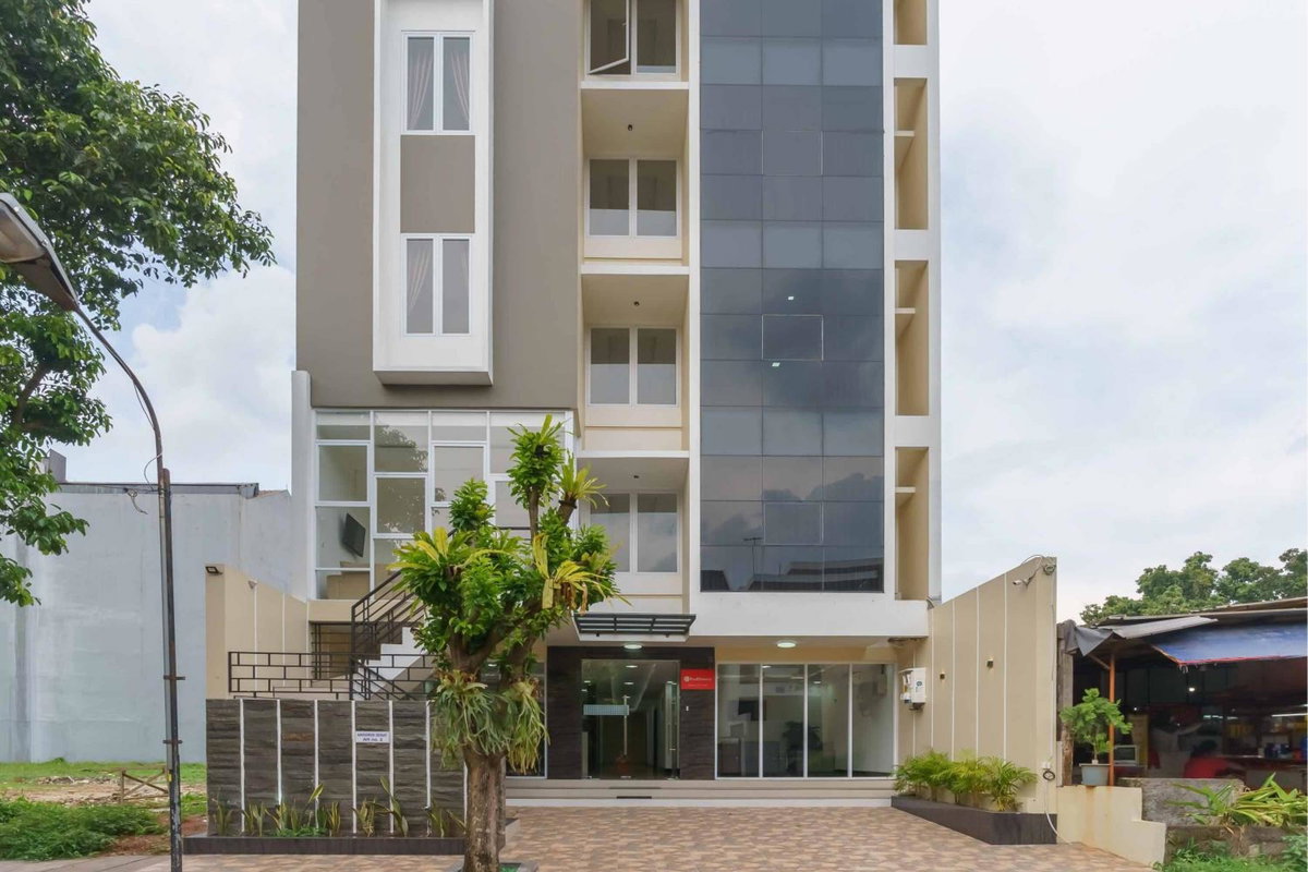 RedDoorz Plus near Eka Hospital BSD 5, Indonesia