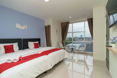 RedDoorz Plus near Eka Hospital BSD 5, Tangerang, Indonesia