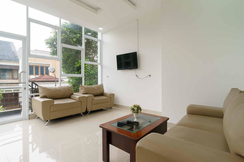 RedDoorz Plus near Eka Hospital BSD 5, Tangerang, Indonesia