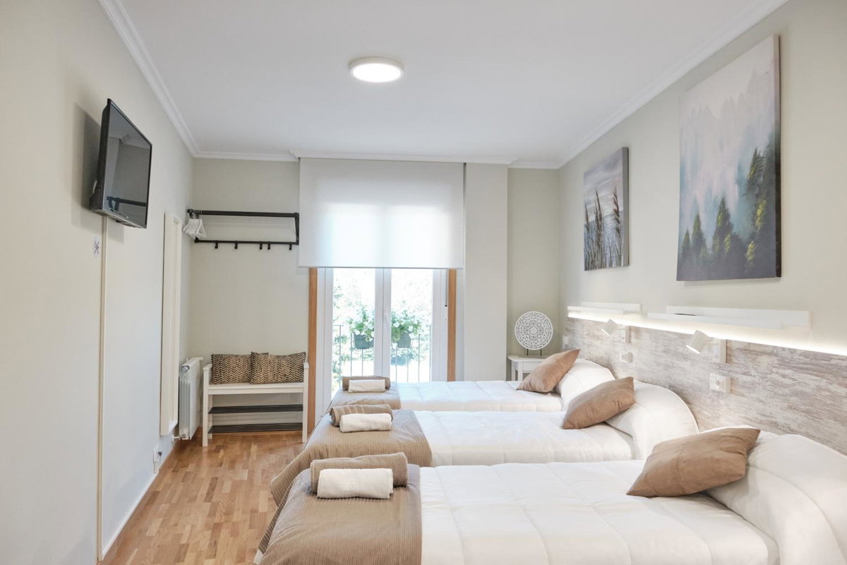 Peregrina Pension 3, Spain