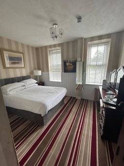 OYO Lamphey Hall, Pembroke, United Kingdom