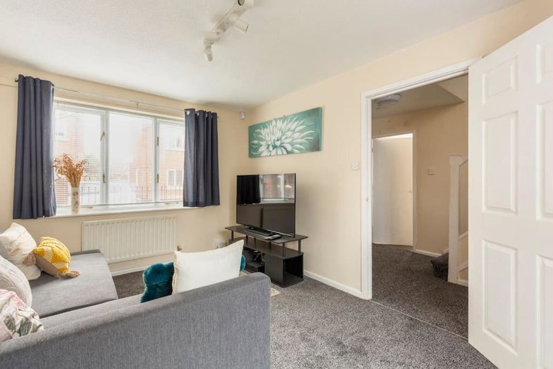 New Manchester Getaway Home - Free Gated Parking with Fob, Manchester, United Kingdom