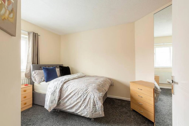 New Manchester Getaway Home - Free Gated Parking with Fob, Manchester, United Kingdom