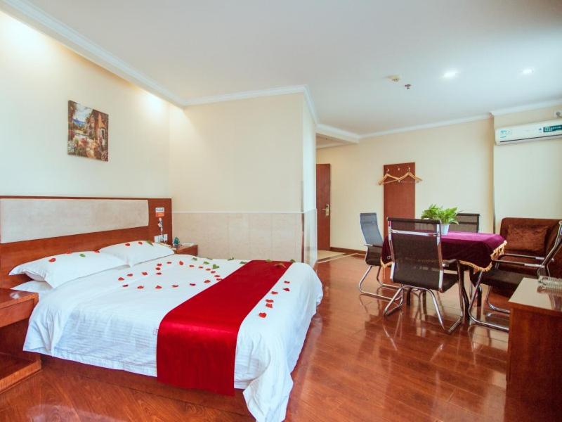 GreenTree Inn HeBei ZhangJiaKou ZhangBei Caoyuantian Rd ZhangKu Avenue Express Hotel, Zhangbei, China