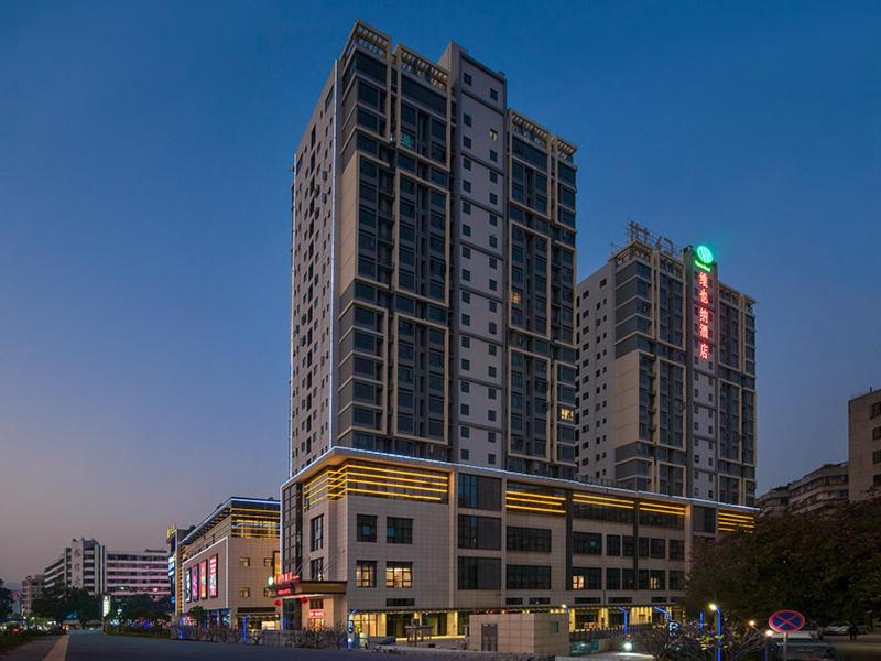 Vienna Hotel (Qingyuan Century Bar Shop in Guangdong Province), China