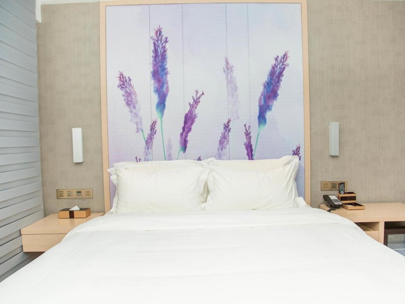 Lavande Hotels Xianning Tonghui Square Branch, Xianning, China