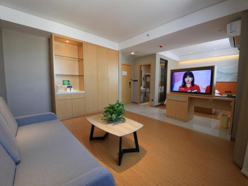 GreenTree Inn Zhengzhou Gongyi Xinxing Road Business Hotel, Zhengzhou, China