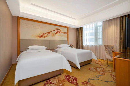 Vienna Hotel Shenzhen Longshen Subway Station, Tiantangwei, China