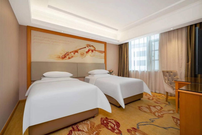 Vienna Hotel Shenzhen Longshen Subway Station, Tiantangwei, China