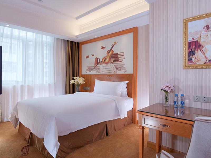Vienna Hotel Shenzhen Longshen Subway Station, Tiantangwei, China