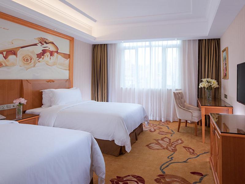 Vienna Hotel Shenzhen Longshen Subway Station, Tiantangwei, China