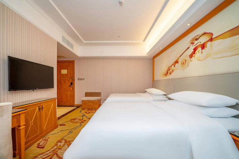 Vienna Hotel Shenzhen Longshen Subway Station, Tiantangwei, China
