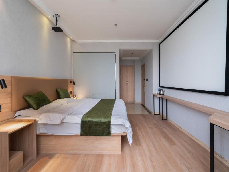 GreenTree Inn Jiangsu Wuxi Taihu Avenue Tongyang Road Express Hotel, Wuxi, China