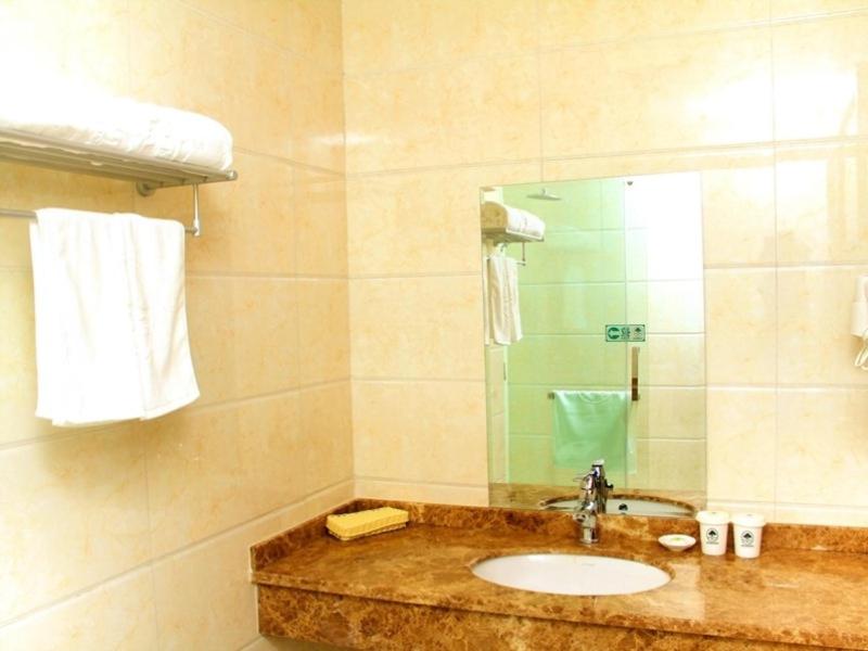 GreenTree Inn Shangdong Province Linxi Yitang Town Shuangling Road Express Hotel, Linyi, China