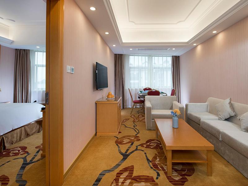 Vienna Hotel (Tianyang Old City High Speed Railway Station), Baise, China