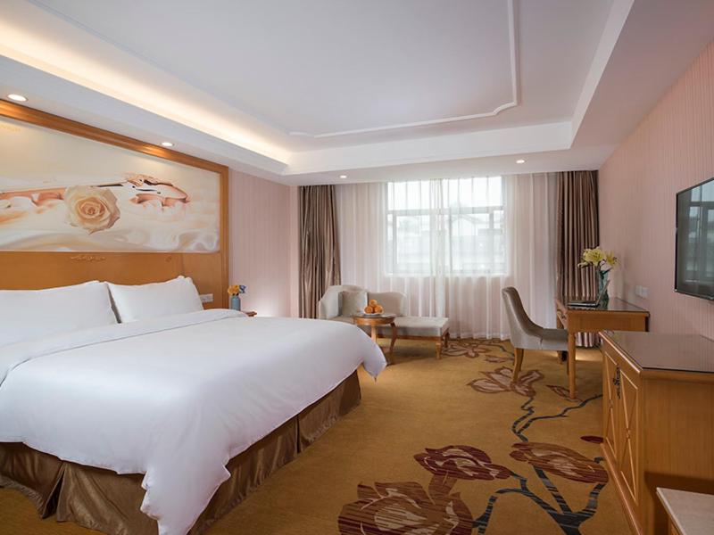 Vienna Hotel (Tianyang Old City High Speed Railway Station), Baise, China