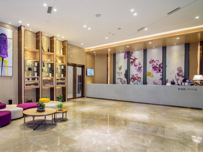 Lavande Hotel Yibin University City Exhibition Center, Yibin, China