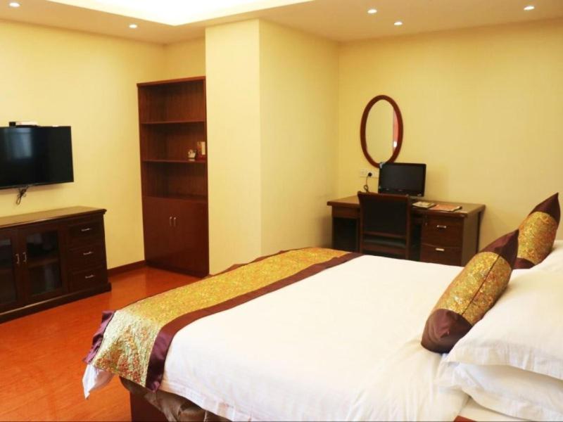 GreenTree Inn JiangSu WuXi YiXing East LongTan Road DongJiu Business Hotel, Yixing, China