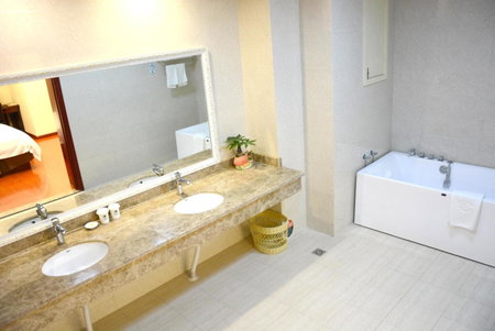 GreenTree Inn JiangSu WuXi YiXing East LongTan Road DongJiu Business Hotel, Yixing, China