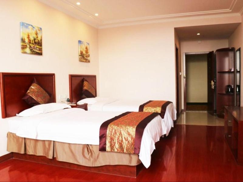 GreenTree Inn JiangSu WuXi YiXing East LongTan Road DongJiu Business Hotel, Yixing, China