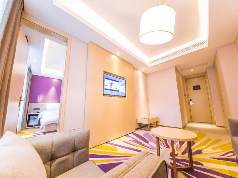 Lavande Hotel HeYuan HePing BaiSheng square, Heping, China