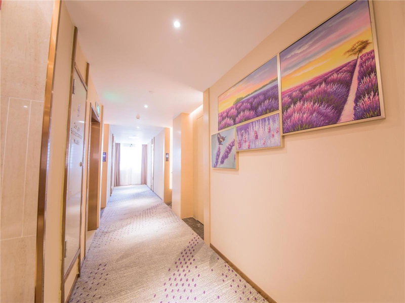 Lavande Hotel HeYuan HePing BaiSheng square, Heping, China