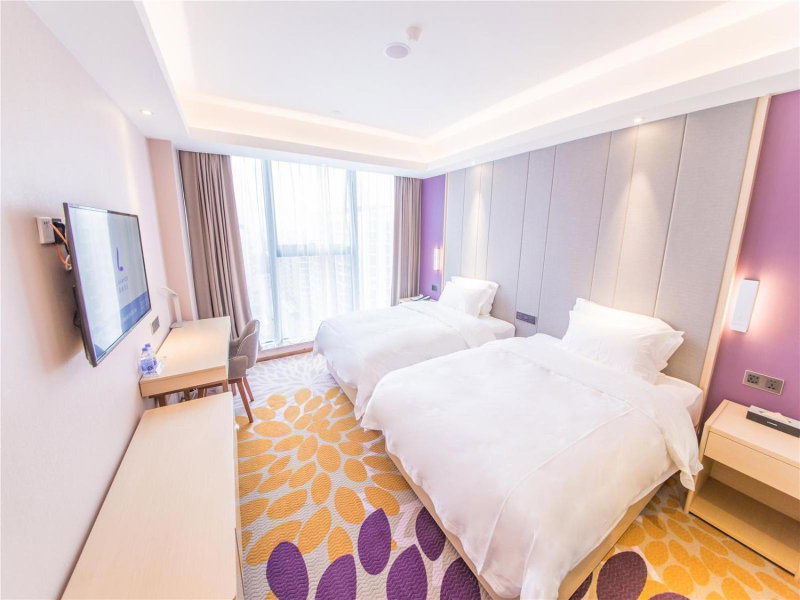 Lavande Hotel HeYuan HePing BaiSheng square, Heping, China