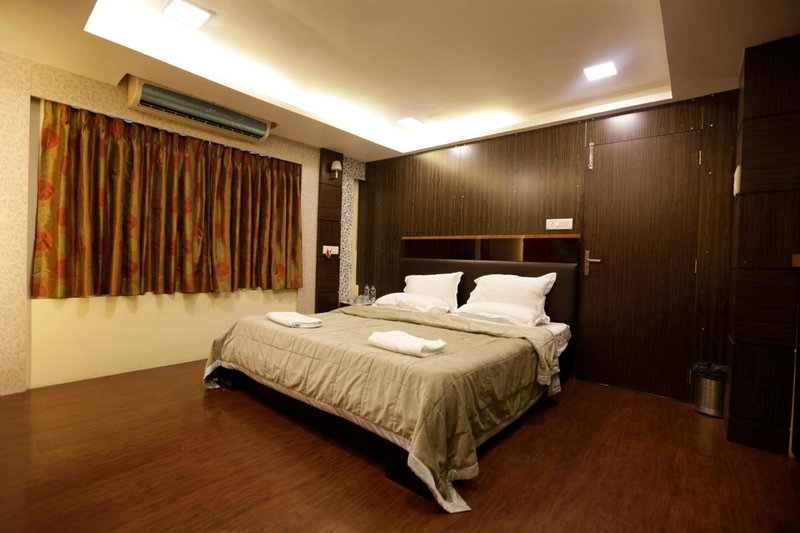 Hotel Metro Palace Bandra, Mumbai, India