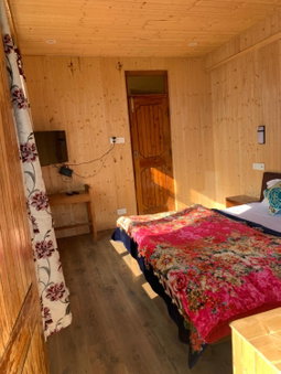 Hotel Tourist 10 minutes walking distance from the mall, Manāli, India