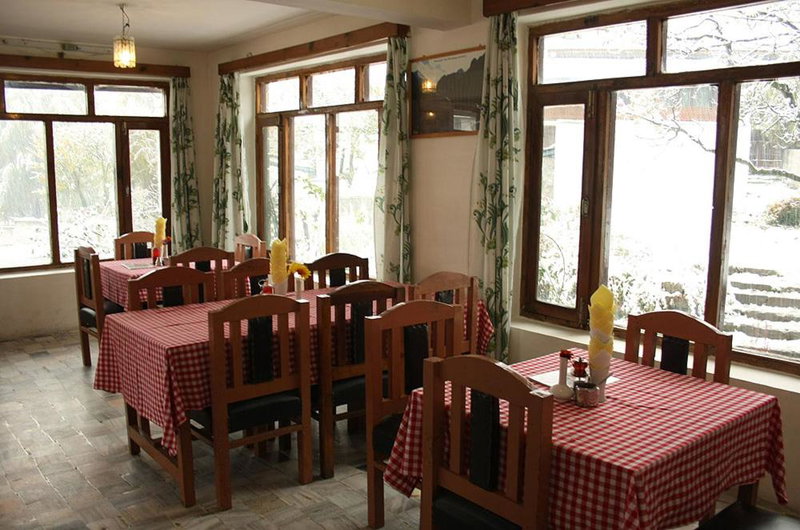 Hotel Tourist 10 minutes walking distance from the mall, Manāli, India
