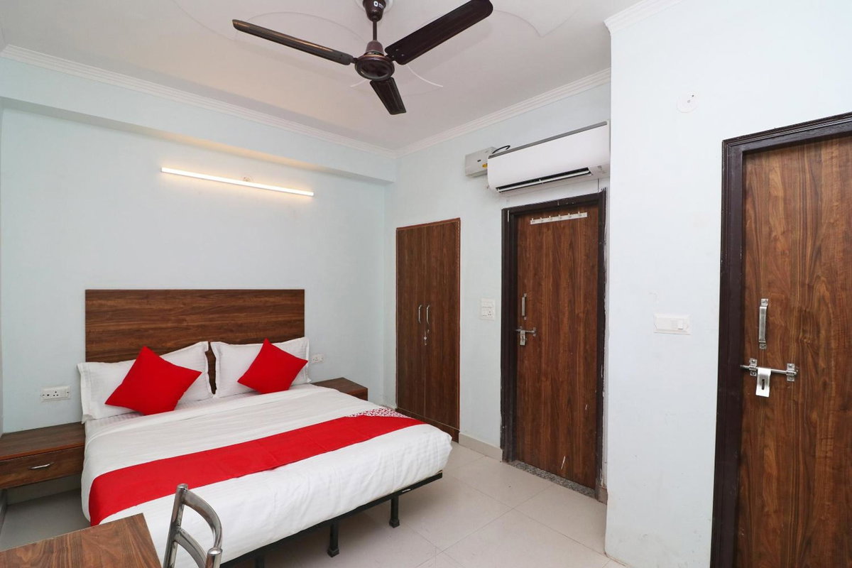 Hotel · Hotel O Sathguru Residency Near New Ashok Nagar Metro Station, New Delhi