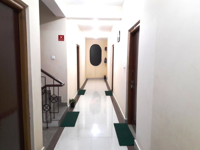 Hotel Avlokan - Near Kainchi Dham Mandir, Bhowāli, India
